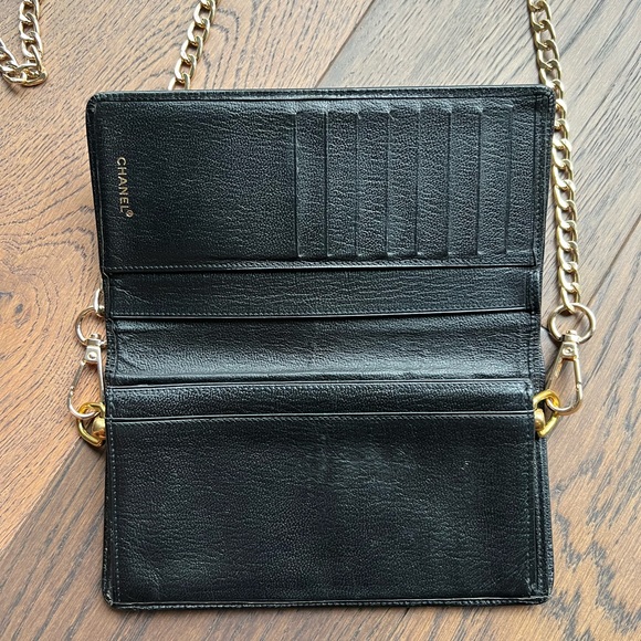 Authentic Chanel wallet on a chain - Picture 7 of 10